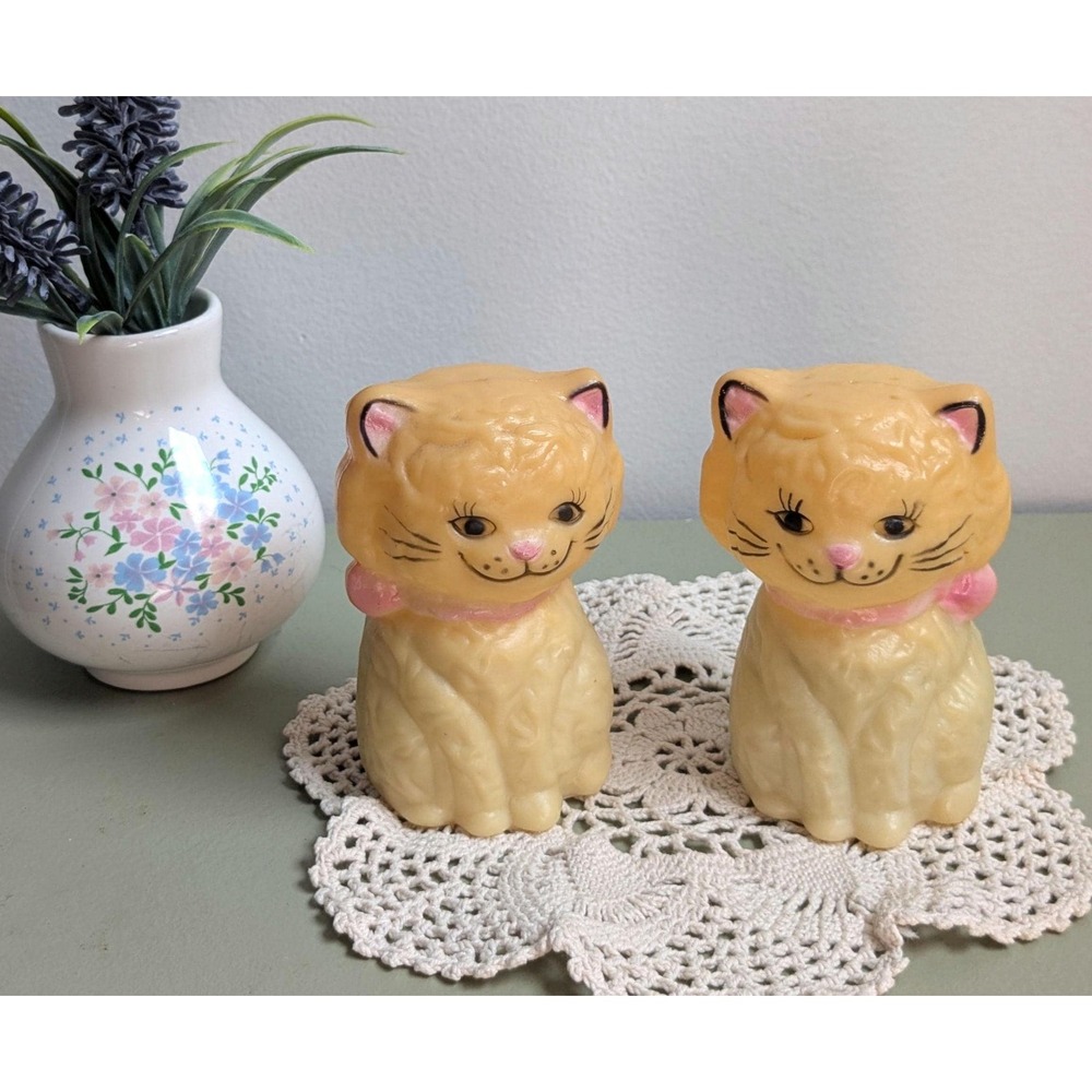 Vintage Plastic Cat Salt Pepper Shakers Kittens Pink Bows Retro Kitsch